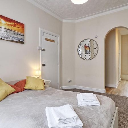 Lovely 1-Bedroom Condo Near The Sea Front Southend-on-Sea Bagian luar foto